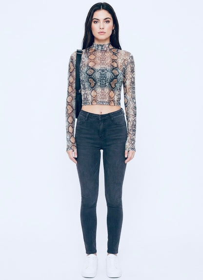 Sleek, Chic, and Sophisticated: Elevate Your Evening Wear